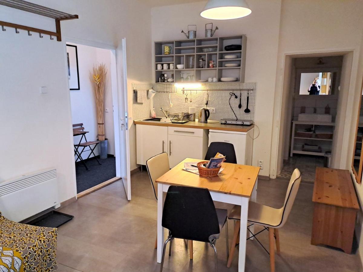 Magnificent Apartment In The Center Of Прага Екстериор снимка